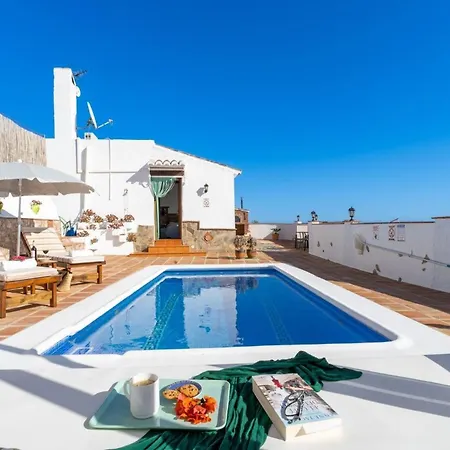 Mit Privatpool Fuer 2 Personen Ca 60 Qm In Nerja, Andalusien Costa Del Sol بيت للعطل نيرخا