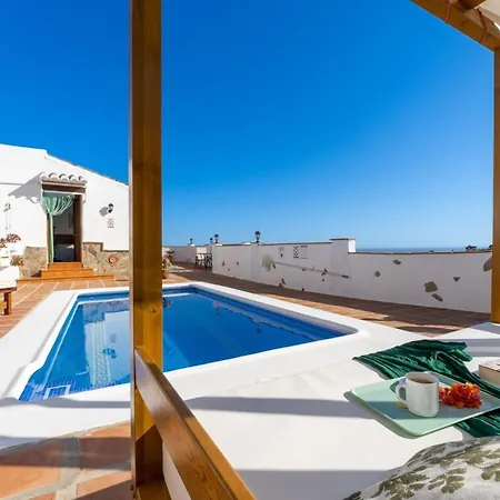 Mit Privatpool Fuer 2 Personen Ca 60 Qm In Nerja, Andalusien Costa Del Sol بيت للعطل